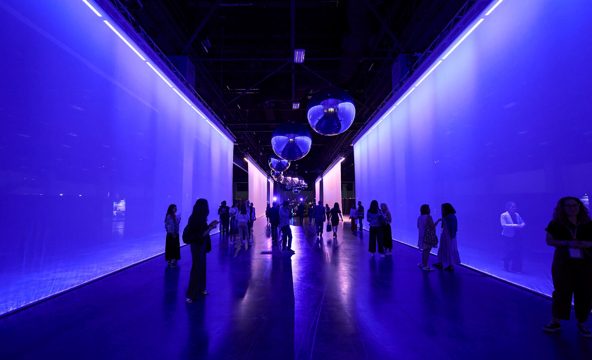 deep-sleep-studio-miami-beach-convention-center-works-photography-interior-10 deep-sleep-studio-miami-beach-convention-center-works-photography-interior-10