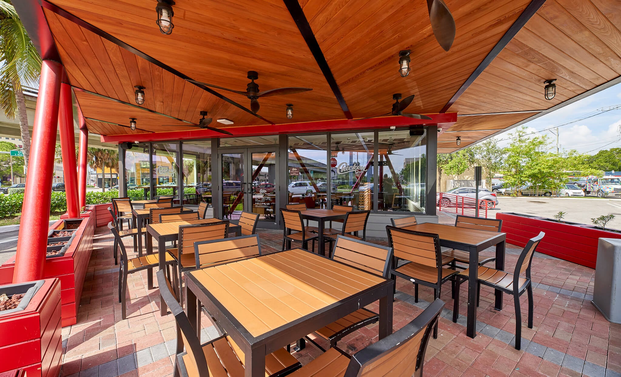 deep-sleep-studio-natural-chicken-grill-south-miami-exterior-patio deep-sleep-studio-natural-chicken-grill-south-miami-exterior-patio